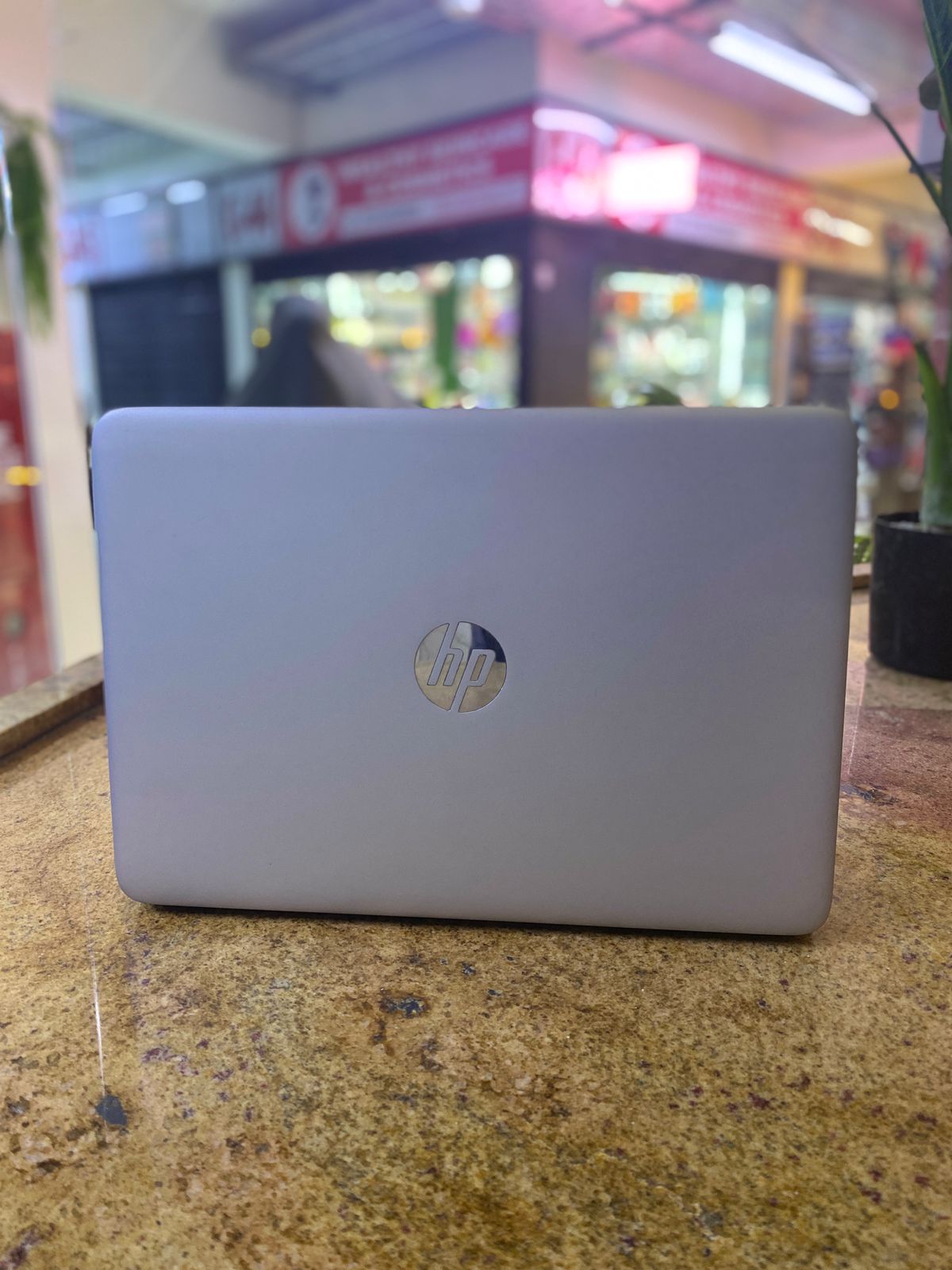 Hp 840 G4 Core i5 7th generation 14 inches Screen with backlight keyboard and 8GB RAM & 256 GB SSD Storage with Expandable Ram and SSD Refurbished laptop with warranty