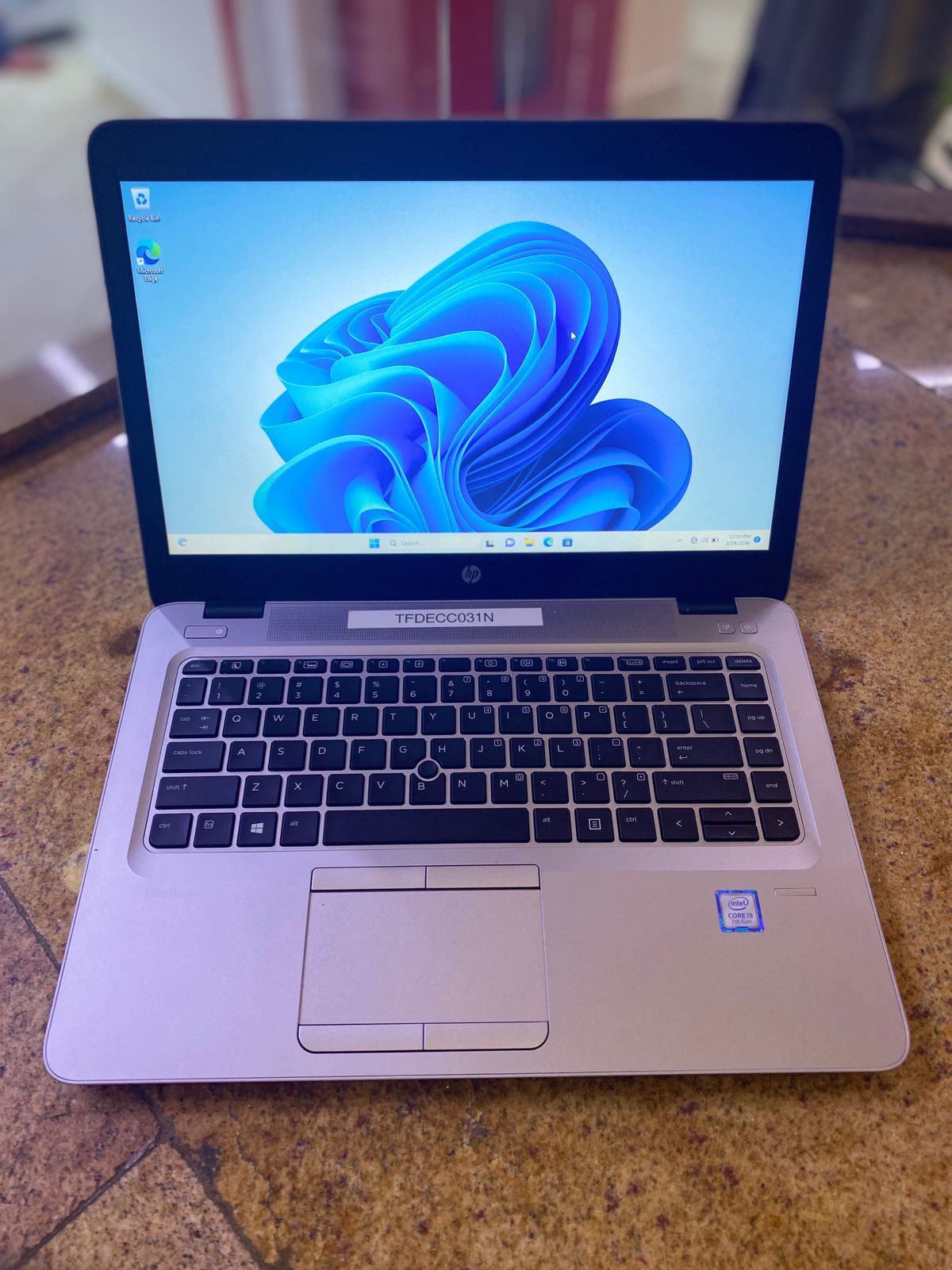 Hp 840 G4 Core i5 7th generation 14 inches Screen with backlight keyboard and 8GB RAM & 256 GB SSD Storage with Expandable Ram and SSD Refurbished laptop with warranty