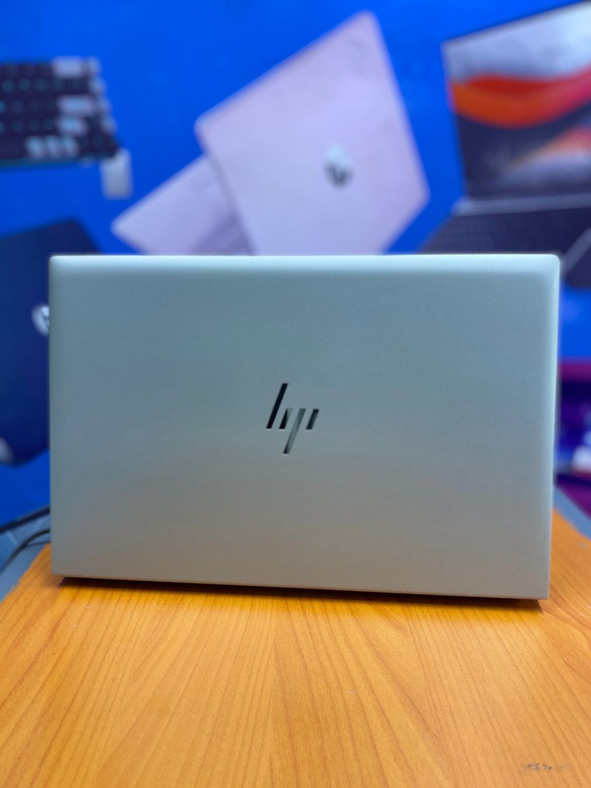 Hp EliteBook 830 G7 Intel Core i7 10th generation Touch Screen Refurbished Laptop 13.3 inches Screen FHD With backlight and fingerprint sensor 16GB RAM & 512 GB SSD Storage BANG & Olufsen Speaker