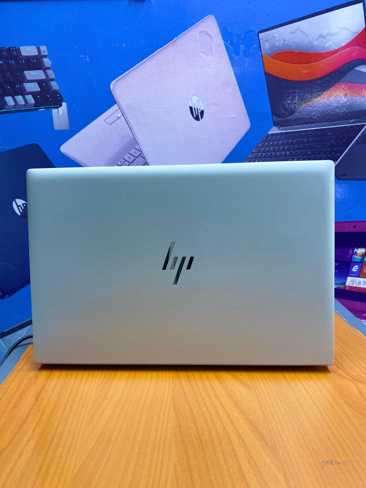 Hp EliteBook 830 G7 Intel Core i7 10th generation Touch Screen Refurbished Laptop 13.3 inches Screen FHD With backlight and fingerprint sensor 16GB RAM & 512 GB SSD Storage BANG & Olufsen Speaker