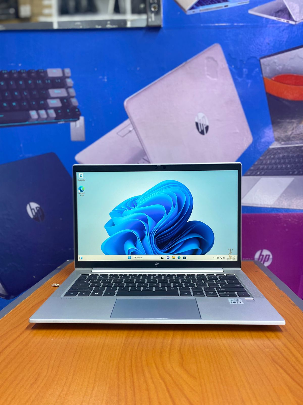 Hp EliteBook 830 G7 Intel Core i5 10th generation Refurbished laptop Touch Screen 13.3 inches FHD DISPLAY BANG & Olufsen Speaker 16GB RAM & 512GB SSD Storage with backlight keyboard