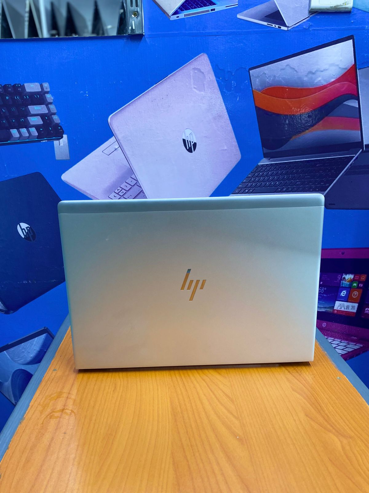 Hp Elite Book 840 G6 Inte Core i7 8th generation Refurbished Laptop Touch Screen 14 INCHES SCREEN WITH 16GB RAM & 512 GB SSD STORAGE WITH BANG & OLUFSEN SPEAKER WITH BACKLIGHT KEYBOARD