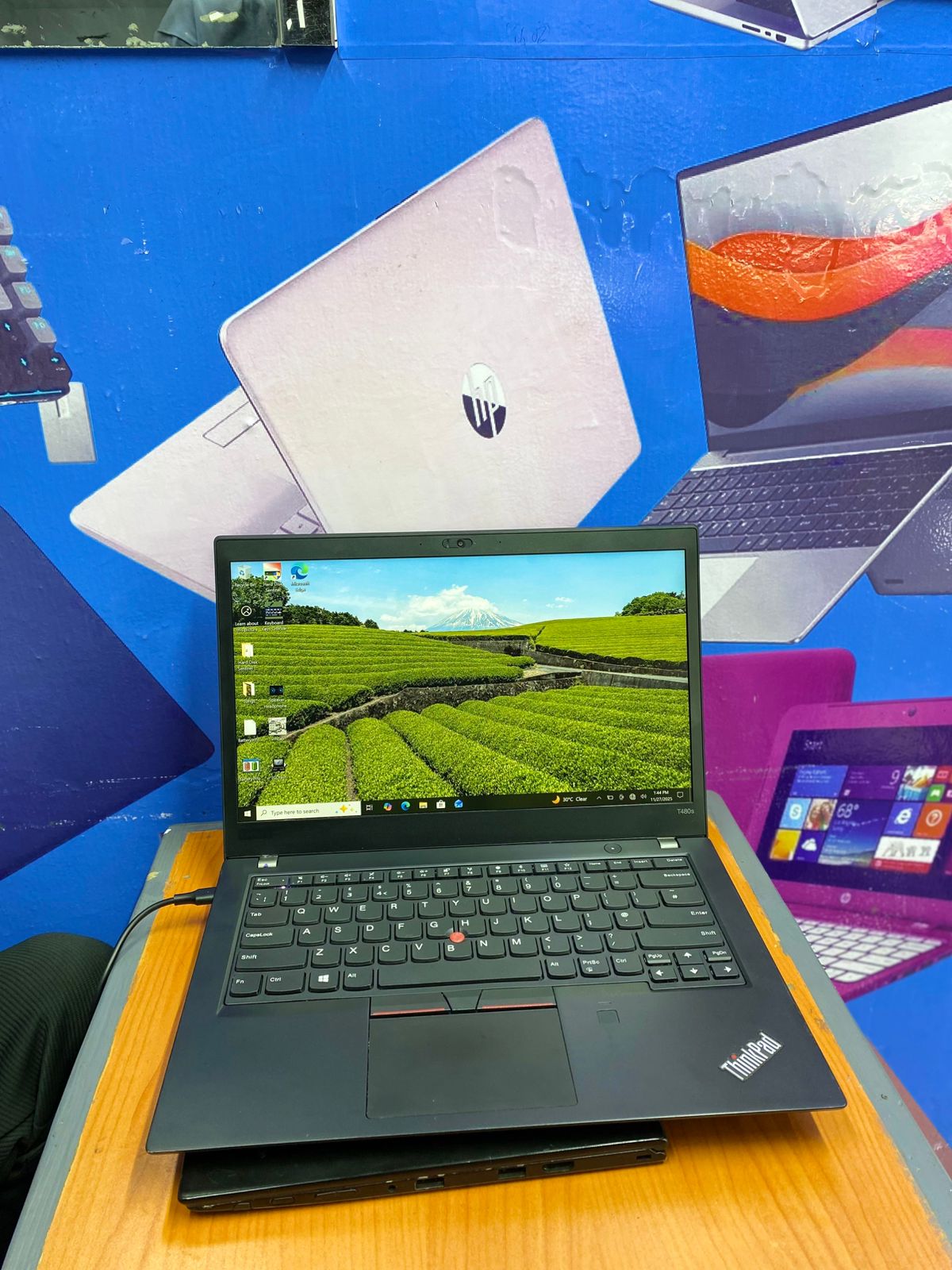 LENOVO THINKPAD T470S INTEL CORE I5 7TH GENERATION REFURBISHED TOUCH SCREEN LAPTOP WITH 8GB RAM & 256 GB SSD STORAGE WITH BACKLIGHT KEYBOARD AND FINGERPRINT SENSOR