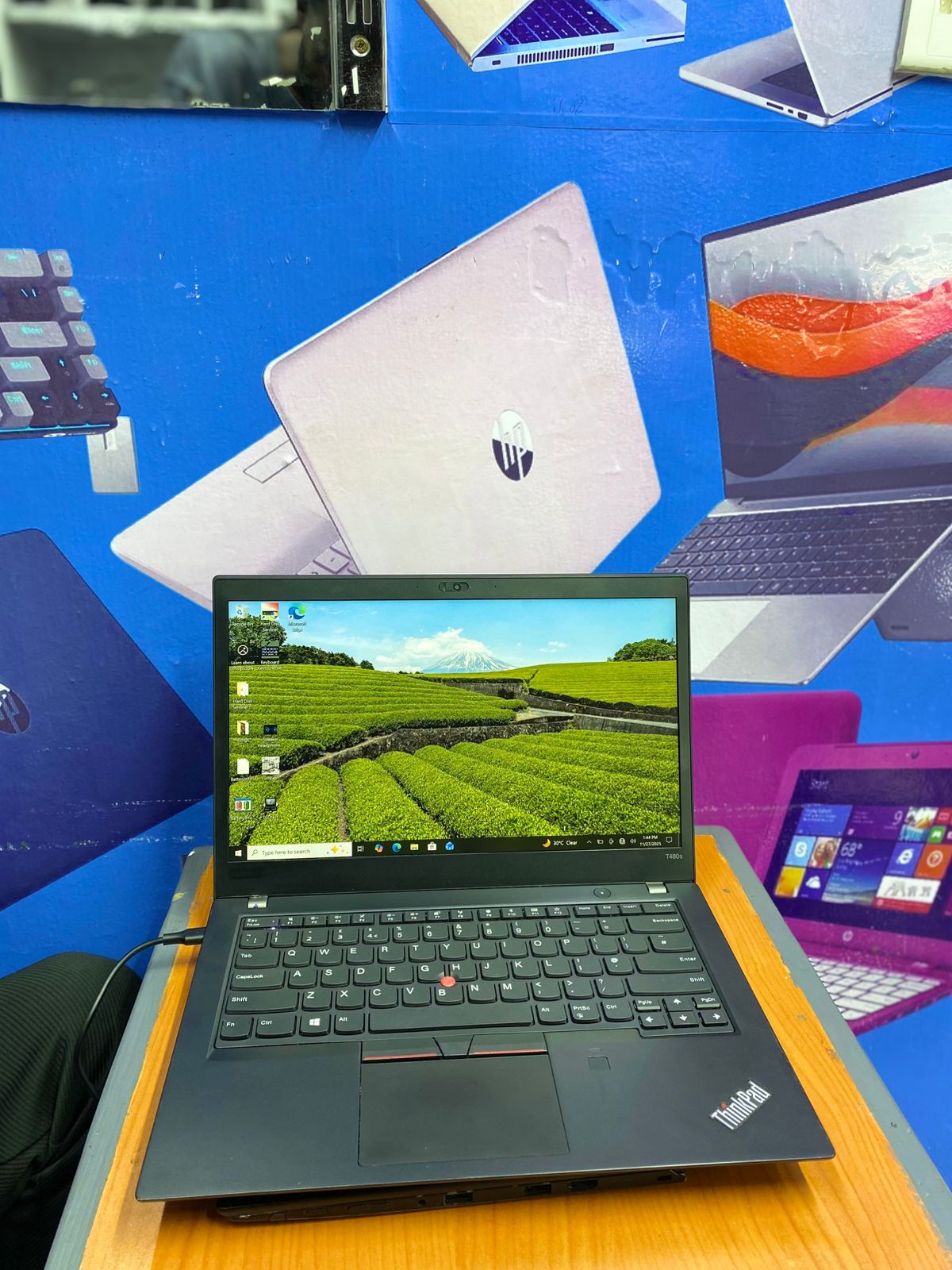 LENOVO THINKPAD T470S INTEL CORE I5 7TH GENERATION REFURBISHED TOUCH SCREEN LAPTOP WITH 8GB RAM & 256 GB SSD STORAGE WITH BACKLIGHT KEYBOARD AND FINGERPRINT SENSOR