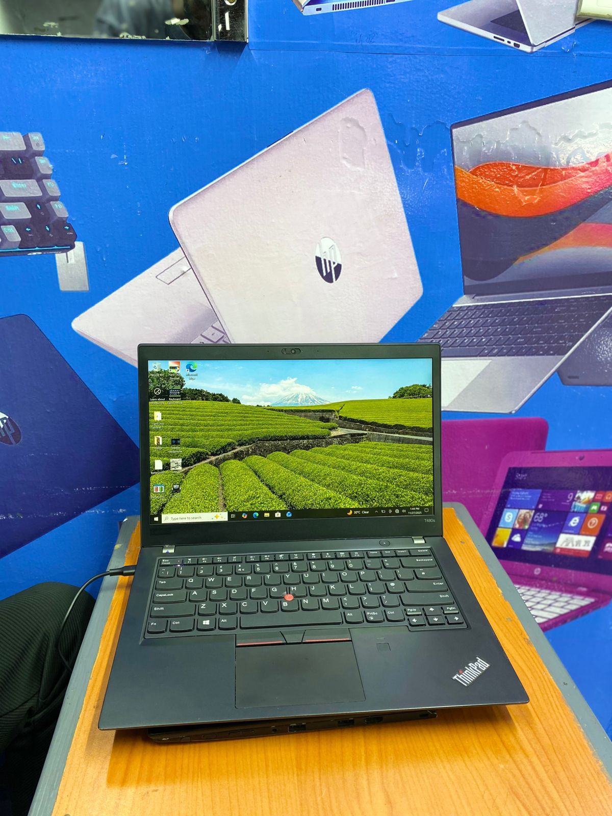 LENOVO THINKPAD T470S INTEL CORE I5 7TH GENERATION REFURBISHED TOUCH SCREEN LAPTOP WITH 8GB RAM & 256 GB SSD STORAGE WITH BACKLIGHT KEYBOARD AND FINGERPRINT SENSOR