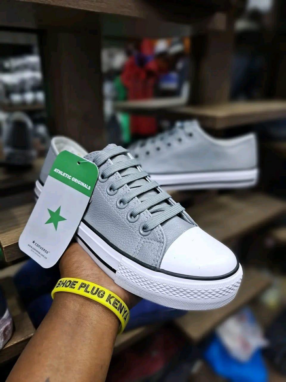 Converse Classic Leather Sneakers Unisex Casual Lace-Up Shoes Durable Rubber Sole Streetwear Trainers Size 36–45 Comfortable Everyday Fashion Footwear for Men and Women