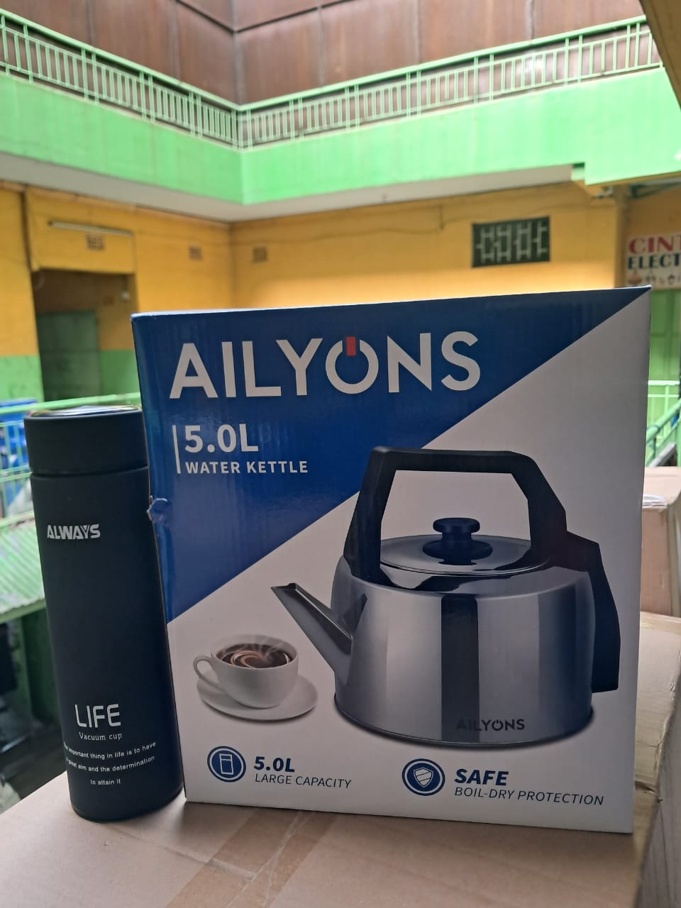 Ailyons 5.0L Water Kettle. Free 450ml always flask

The kettle has a 5.0L capacity and features boil-dry protection. 

Ailyons is a brand that offers a range of home appliances.