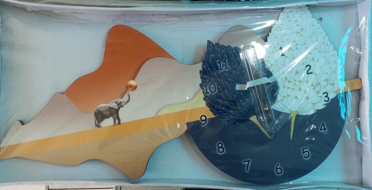 🪵80x40cm Decor wall clock 2647 now available in 22 elegant design options @Ksh 4150 per set wholesale price💌