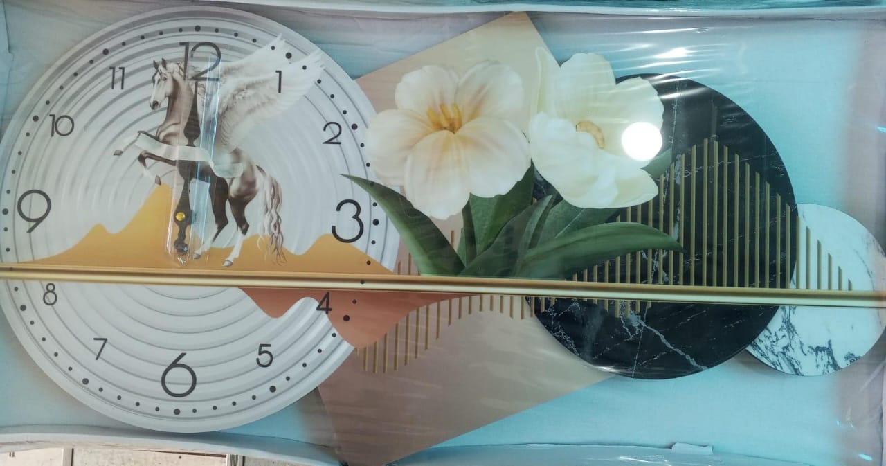 🪵80x40cm Decor wall clock 2647 now available in 22 elegant design options @Ksh 4150 per set wholesale price💌
