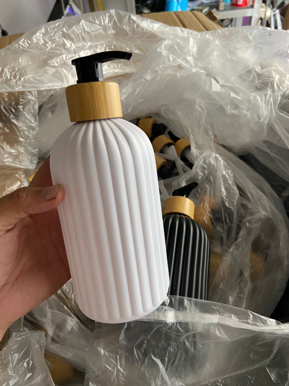 500ml Strip Soap Dispenser with Bamboo Pump Refillable Bottle Shampoo Conditioner Lotion Body Wash Empty Container for Bathroom