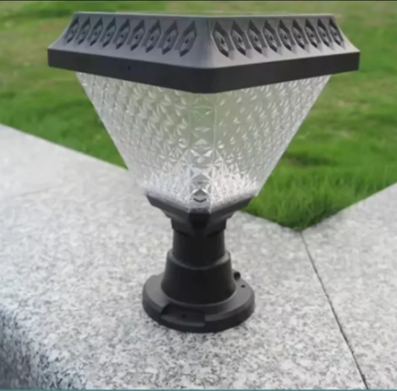 Solar gate light/solar pillar light