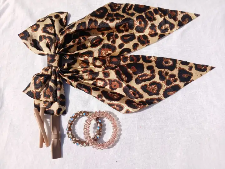 5-in-1 Leopard Print Hair Accessory Set – Elegant Bow, Clips & Spiral Hair Ties,Upgrade your hair game
