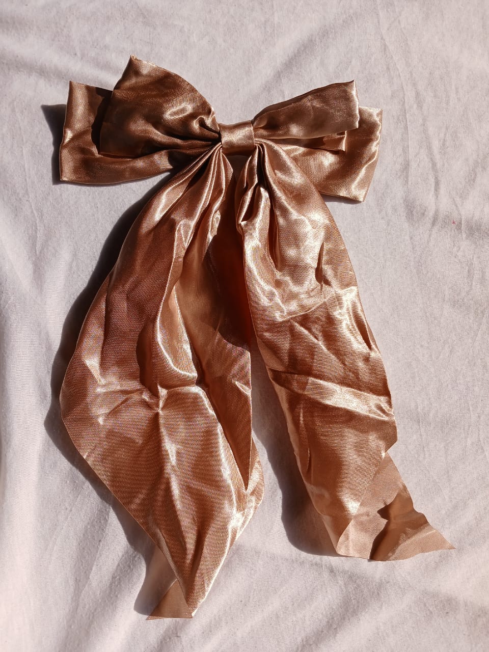 Large satin hair clip, beige hair bow, elegant women’s hair accessory, neutral hair clip, satin ribbon bow, glossy beige hair bow, wedding hairpiece, chic hair clip for girls, minimalist hair accessor