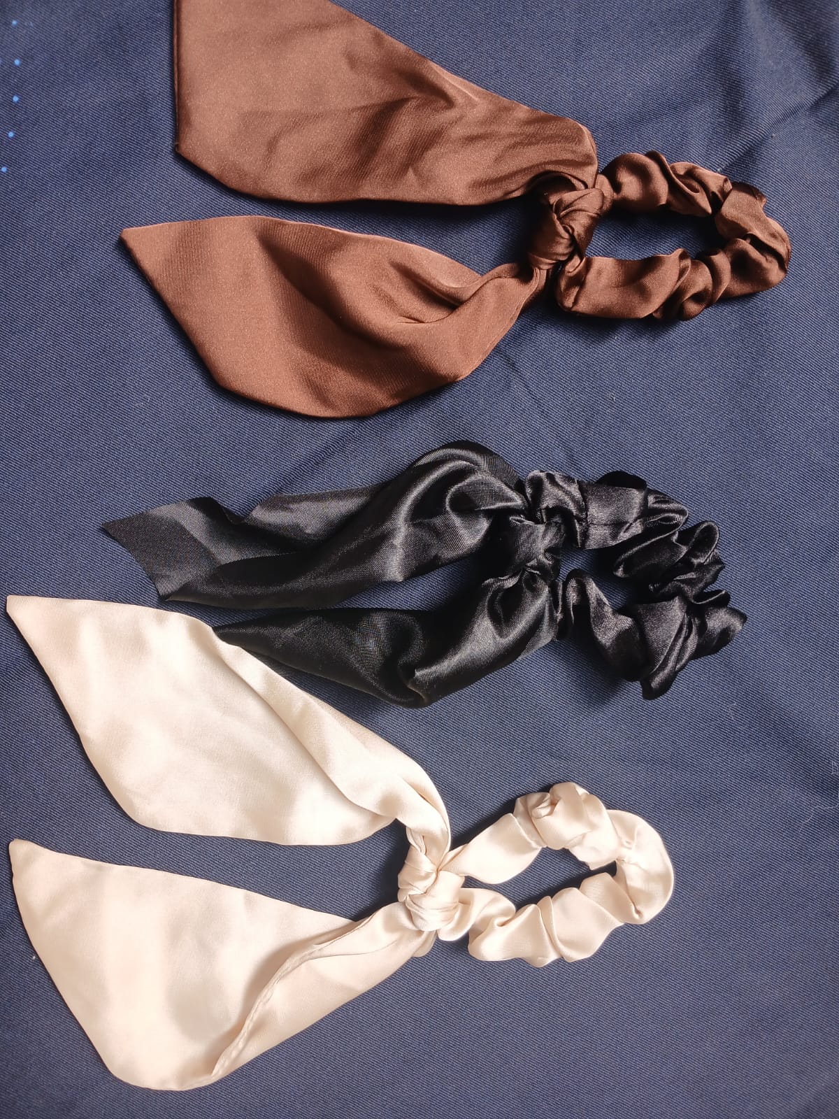 🌸 Luxurious Satin Ribbon Hair Scrunchies Set for Women – Elegant Ponytail Holder, Silky Hair Tie with Long Bow Tails – Perfect for Stylish Daily Wear, Office Look, or Party Outfits