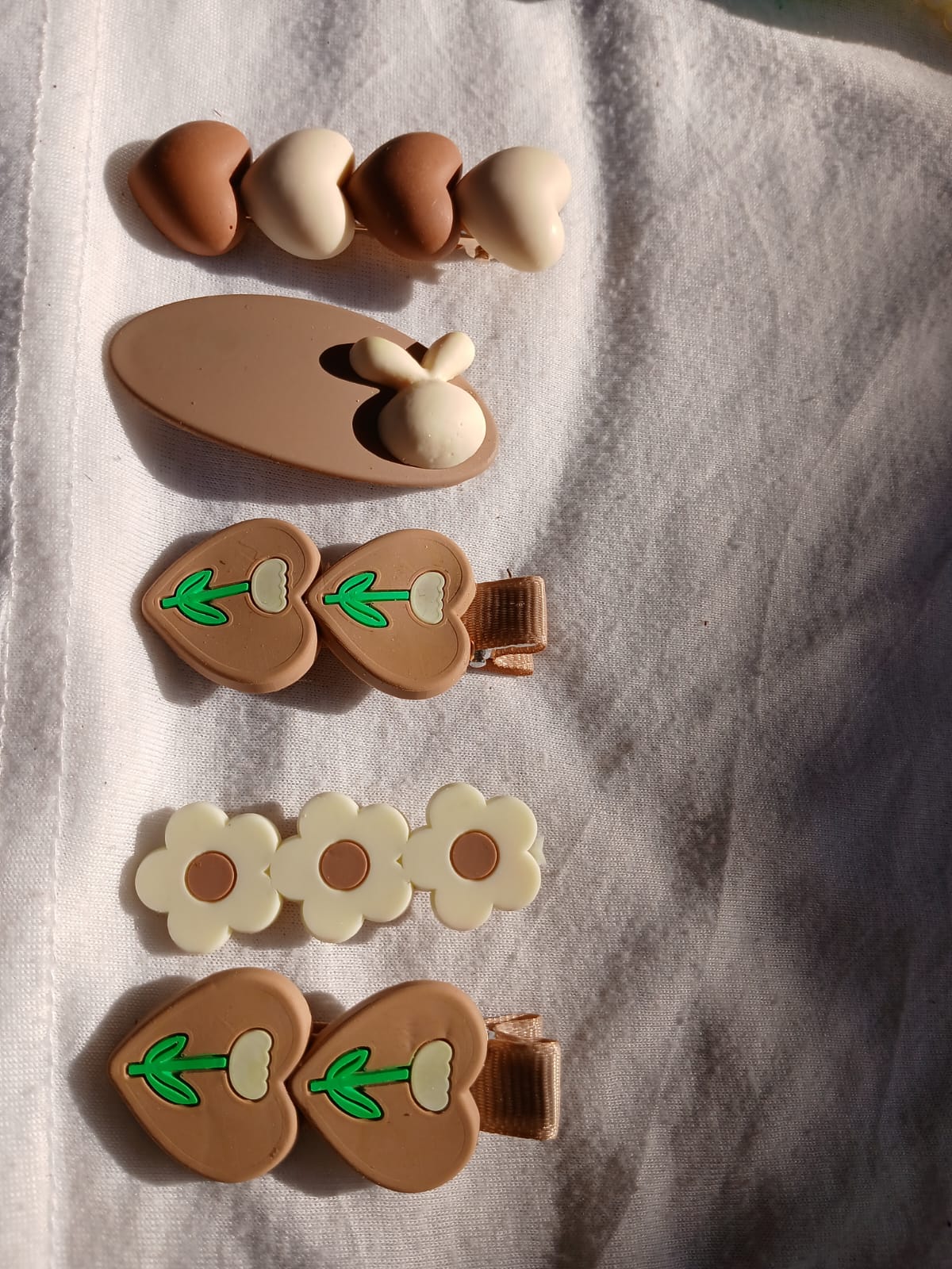 6PCS Cute Neutral Hair Clip Set for Girls – Korean Style Barrettes with Bunny, Bow & Strawberry Designs,(1 Bunny Clip, 2 Plain Matte Clips, 1 Bow Clip, 1 Heart Clip, 1 Strawberry Biscuit Double Clip)