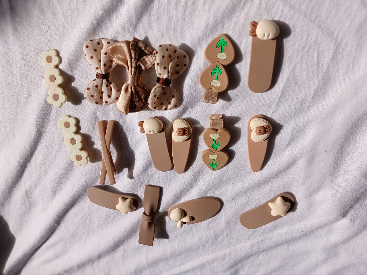 1PCS Random Cute Bow Hair Clip Set for Girls – Korean Style Matte Neutral Barrettes, Different Shapes & Adorable Designs