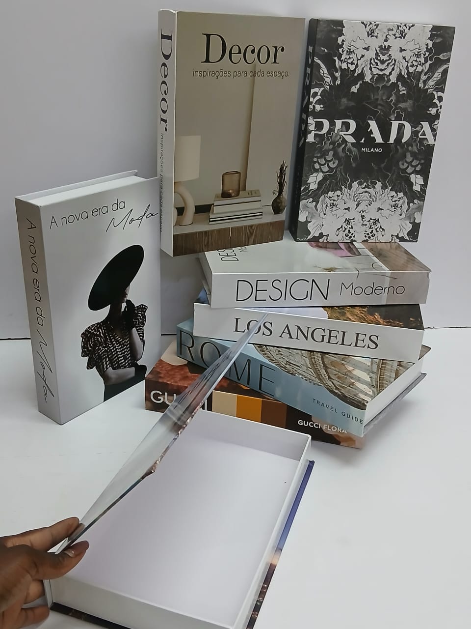 HARD GLOSS DECO BOOK — AVAILABLE! ✨
Upgrade your writing game with this premium hard gloss deco book 📘💎
Designed with a strong, shiny glossy cover that looks elegant and protects your pages from wea