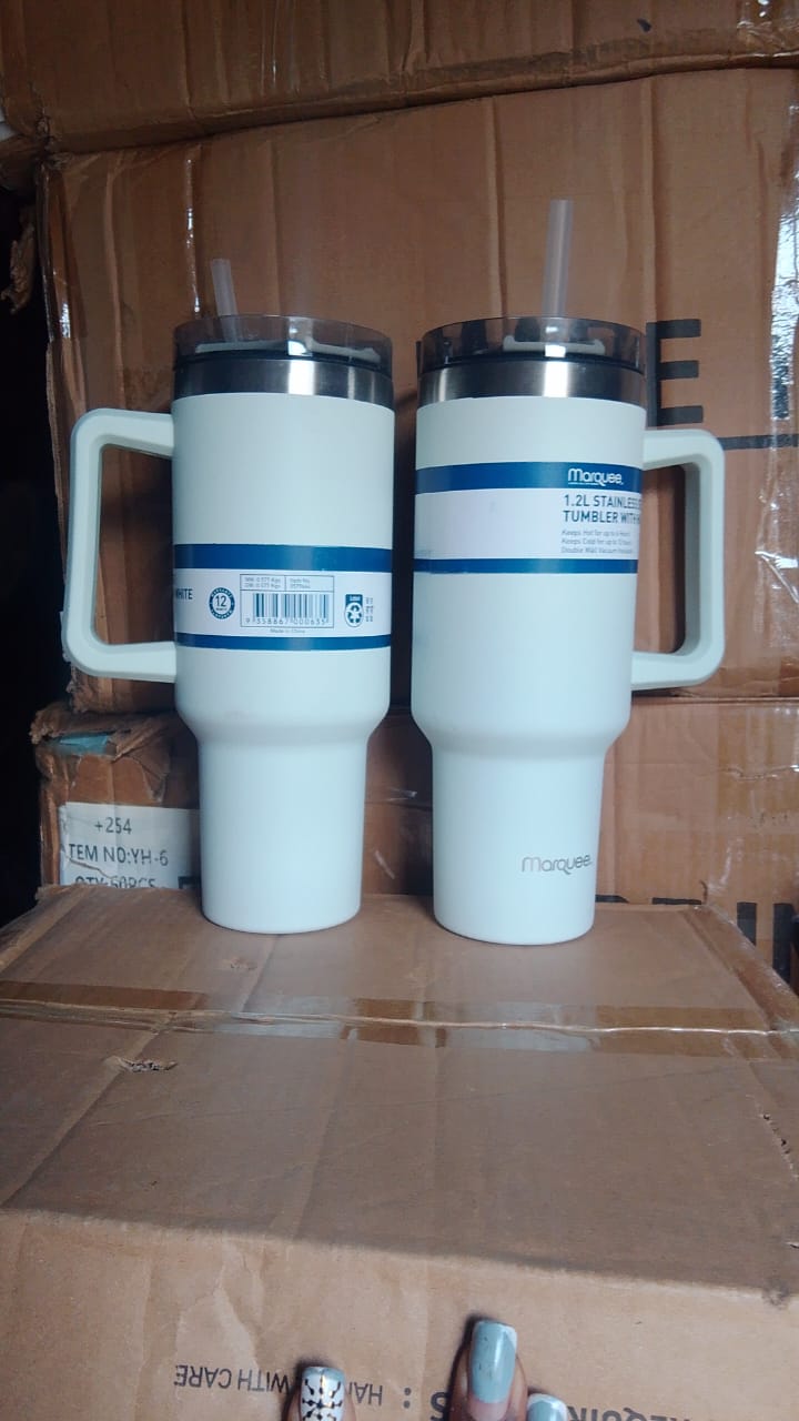 1.2L STANLEY TUMBLER MUG ✨
Stay hydrated in style with the 1.2L Stanley Tumbler Mug 💧☕
Designed with a large capacity to keep you refreshed all day, whether you’re at work, school, gym, or on the go