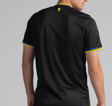 Manchester United 2025/2026 Third Kit, Black Football Jersey with Retro 90s Trim, Lightweight, Breathable Polyester Shirt Perfect for Training, Matches, Casual Wear, Fans, Sports and  Outdoor use.