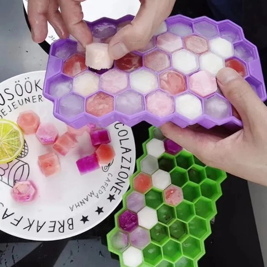 Honeycomb Ice Cube Maker Tray – Flexible Silicone Hexagon Ice Mold for Drinks, Cocktails, Juice & Freezer Use (Reusable Ice Cube Maker)