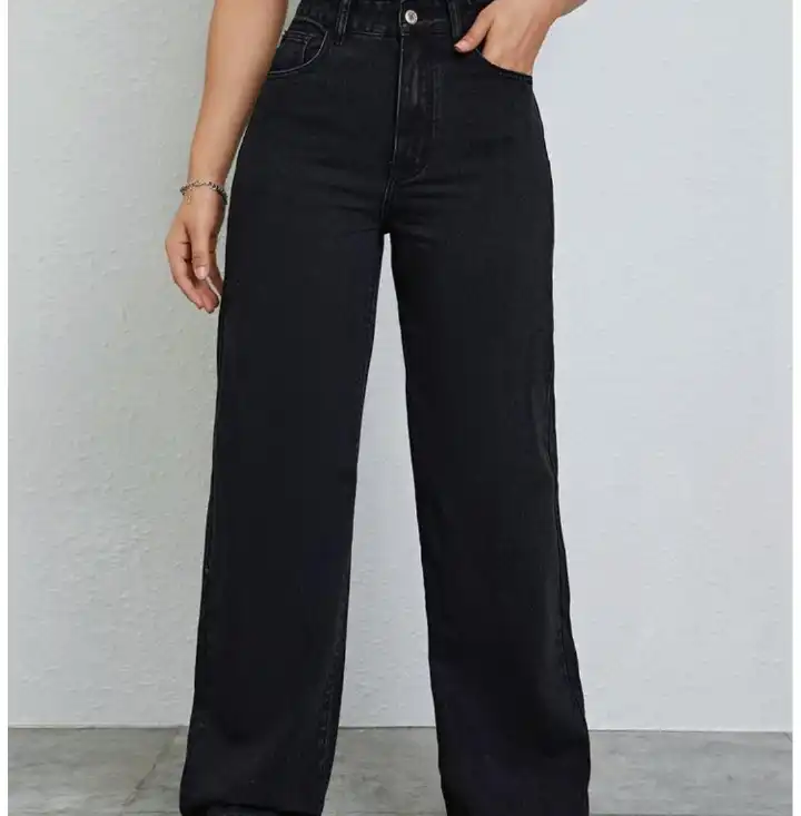 Trendy Women’s Slim Mummy Jeans – Soft, Durable Denim Perfect for Casual and Streetwear Outfits