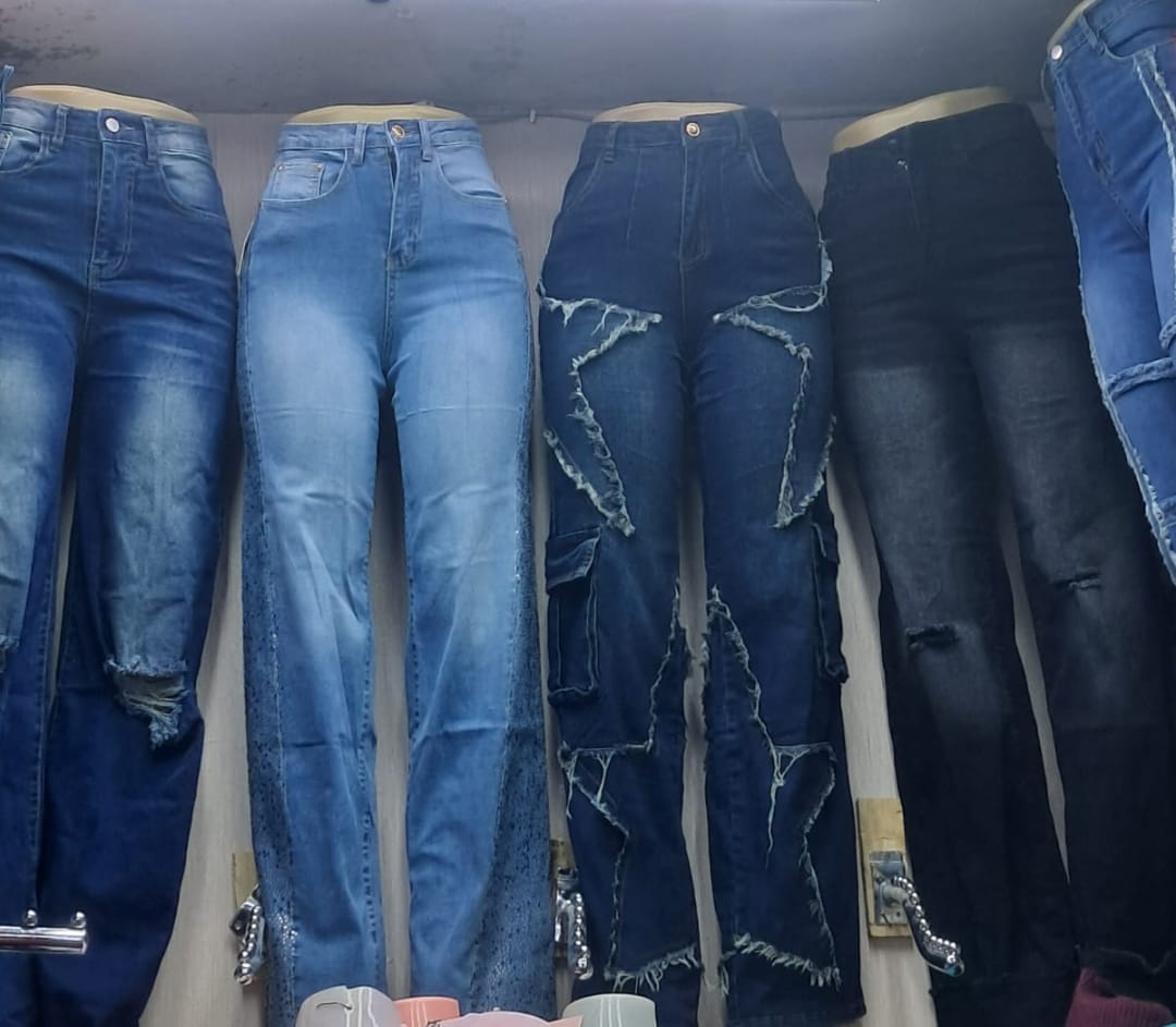 Women’s Mummy Jeans with One Knee Cut
