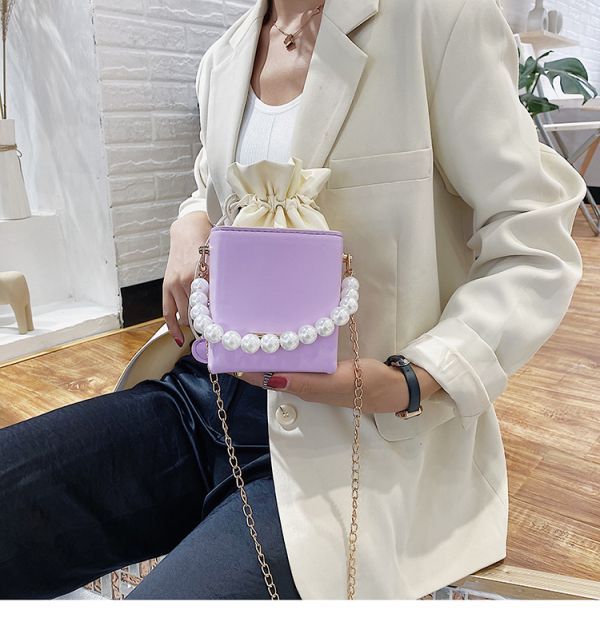 Pearl Portable Crossbody Bags for Women Fashion Small PU leather Handbags Shoulder Messenger Bag Chain Square Bag White one