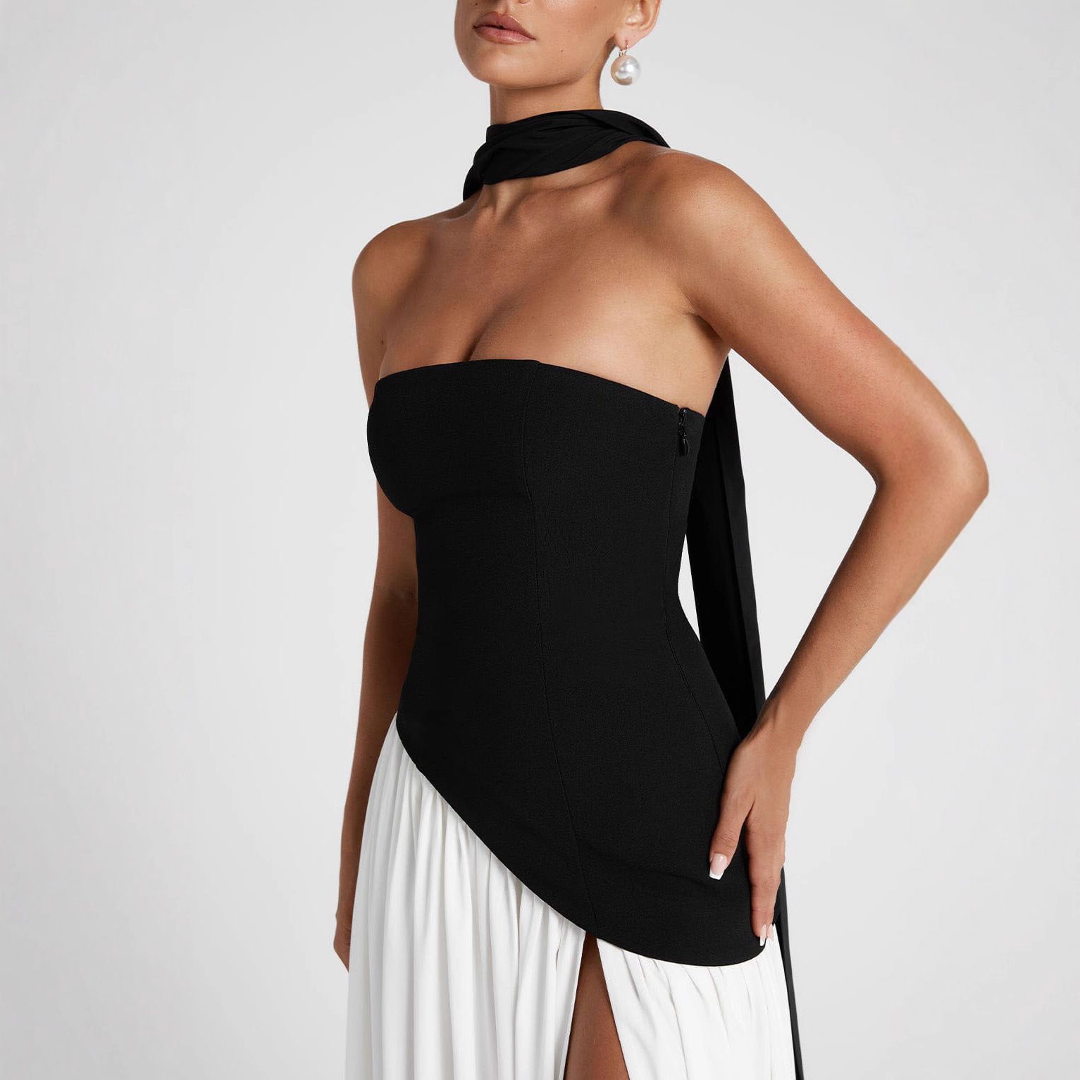 Cross border summer new European and American women's black and white contrasting scarf temperament sexy off shoulder split dress wholesale