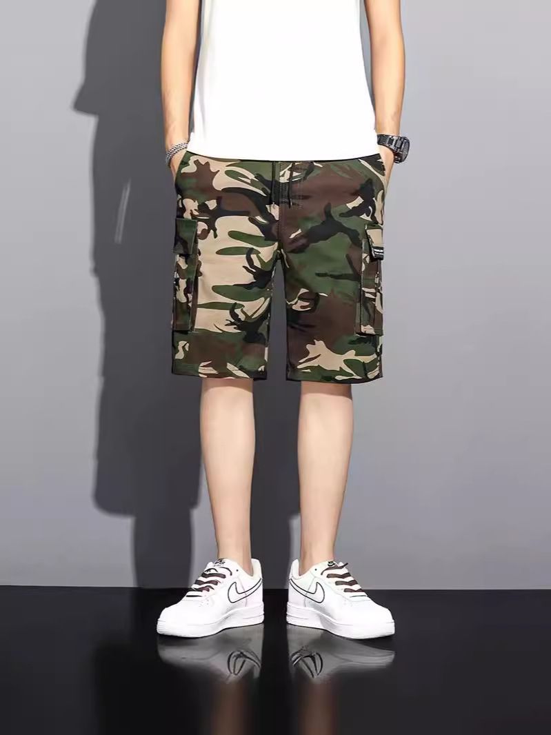 Fashionable and trendy summer camouflage workwear shorts, men's loose five quarter pants, multi pocket plus size mid length shorts, beach pants, casual