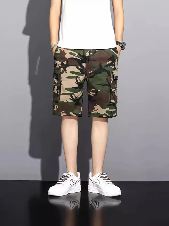 Fashionable and trendy summer camouflage workwear shorts, men's loose five quarter pants, multi pocket plus size mid length shorts, beach pants, casual