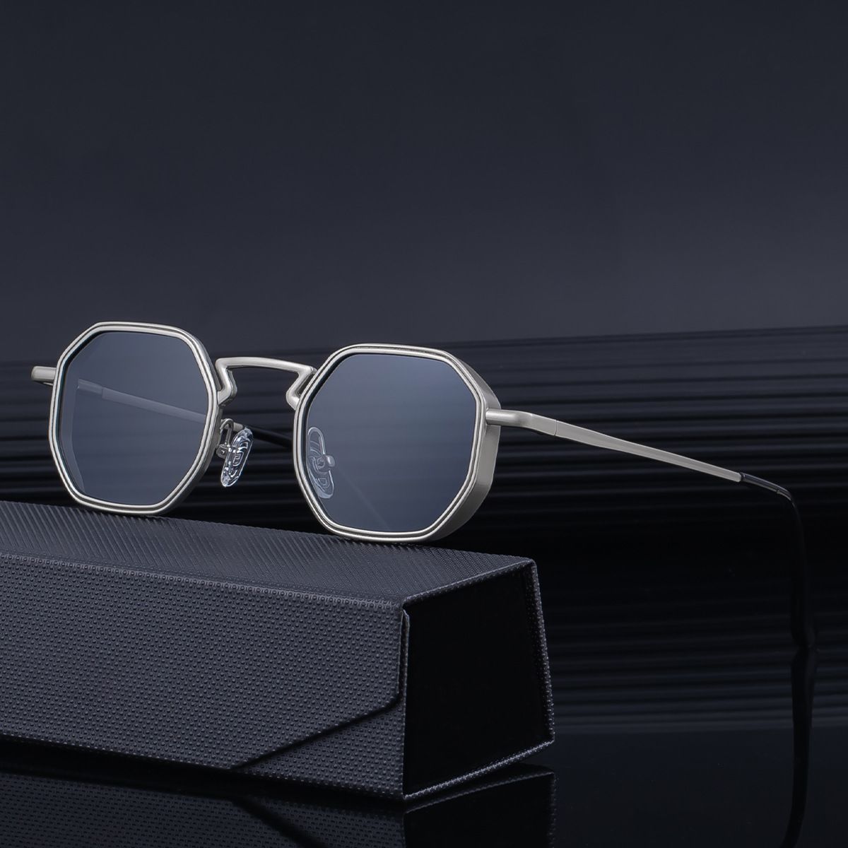 2025 New European and American Irregular Sunglasses for Men with a High Grade Feeling, Metal slingshot, Leg Sunglasses, Men's Trendy Shapes