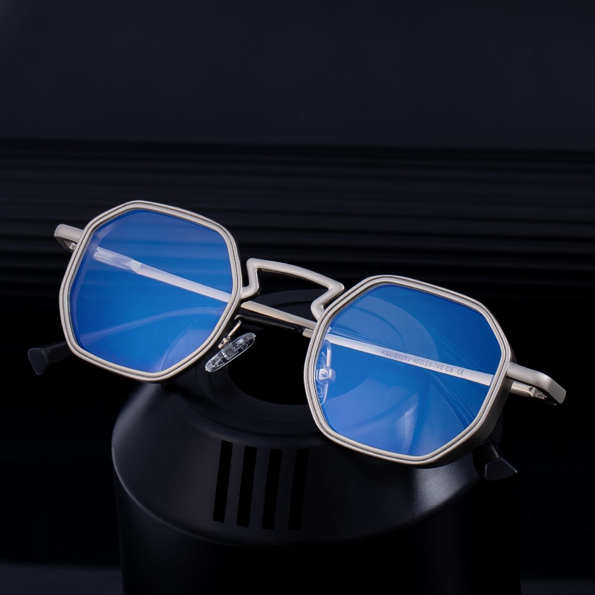 2025 New European and American Irregular Sunglasses for Men with a High Grade Feeling, Metal slingshot, Leg Sunglasses, Men's Trendy Shapes