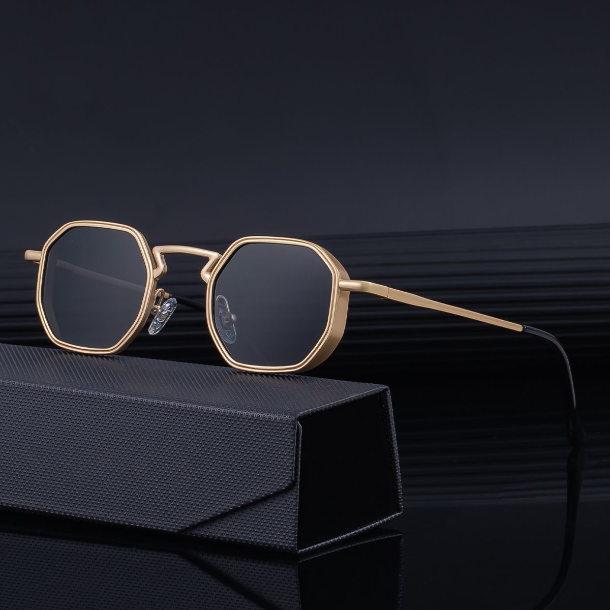 2025 New European and American Irregular Sunglasses for Men with a High Grade Feeling, Metal slingshot, Leg Sunglasses, Men's Trendy Shapes