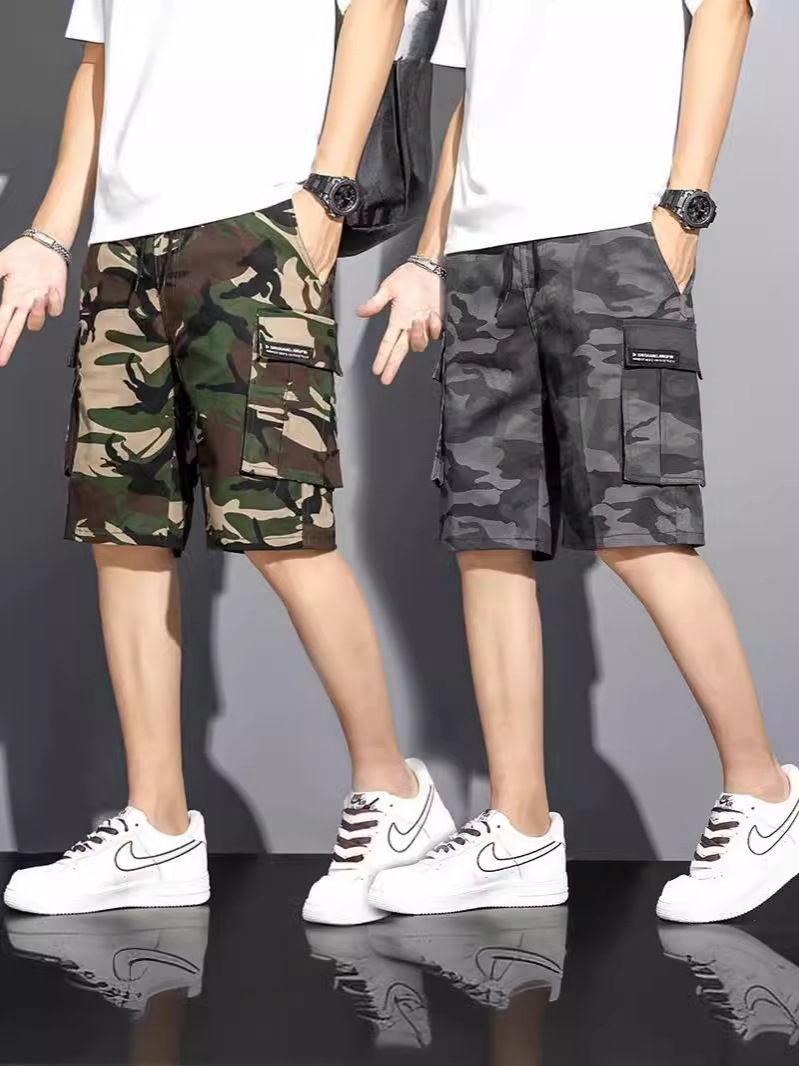 Fashionable and trendy summer camouflage workwear shorts, men's loose five quarter pants, multi pocket plus size mid length shorts, beach pants, casual
