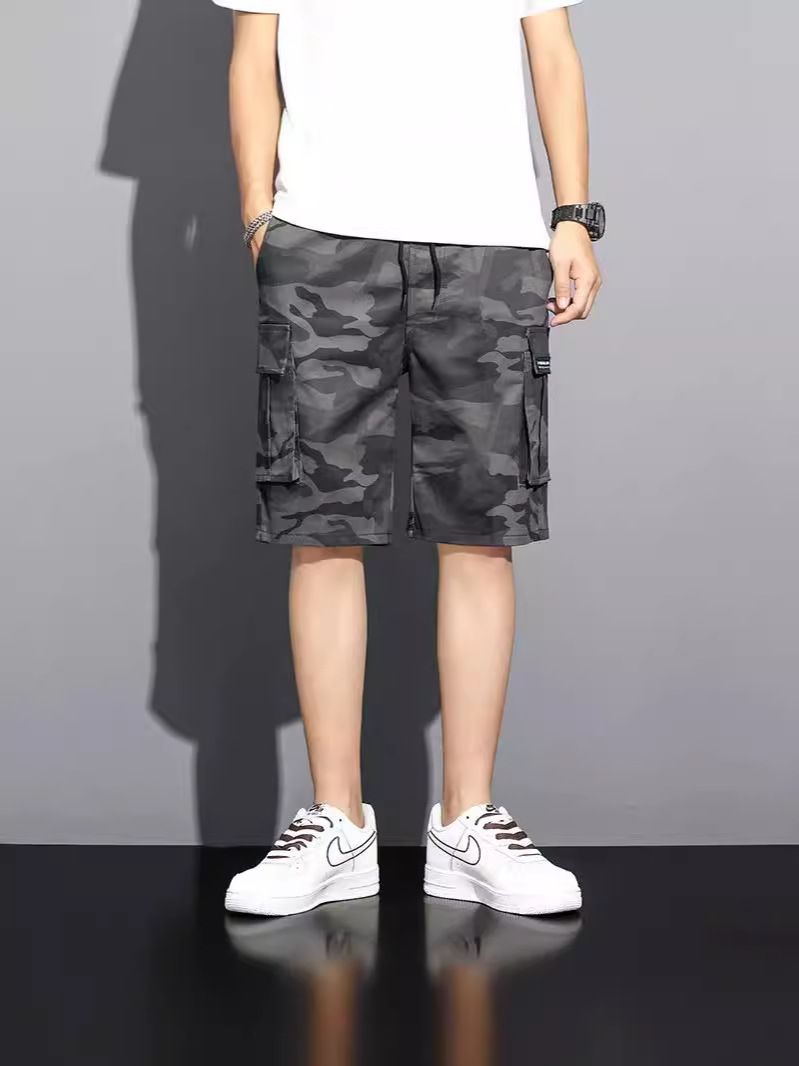 Fashionable and trendy summer camouflage workwear shorts, men's loose five quarter pants, multi pocket plus size mid length shorts, beach pants, casual