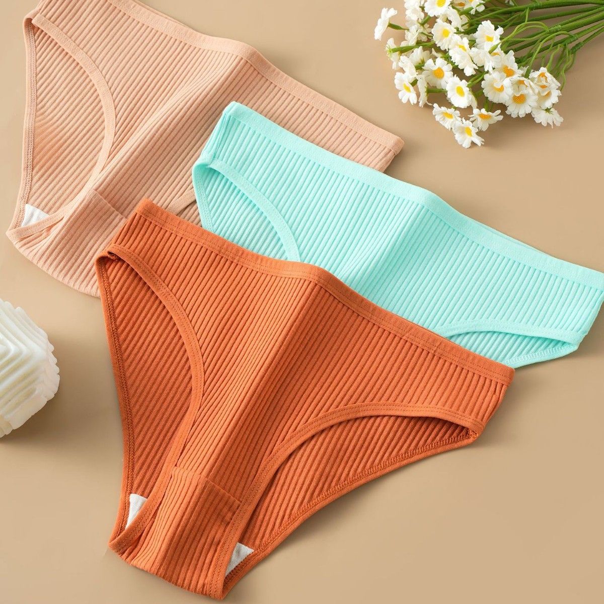 Four Seasons Lady Soft Triangle Panties Striped Seamless Cotton Crotch Breathable Seductive Mid-Waist Underwear Pure Cotton Crotch New Style