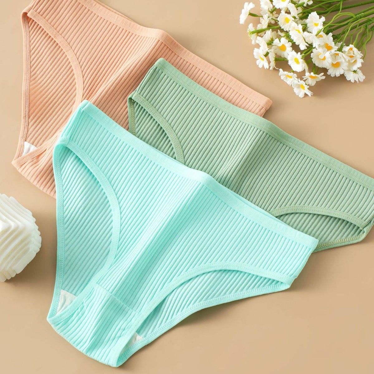 Four Seasons Lady Soft Triangle Panties Striped Seamless Cotton Crotch Breathable Seductive Mid-Waist Underwear Pure Cotton Crotch New Style