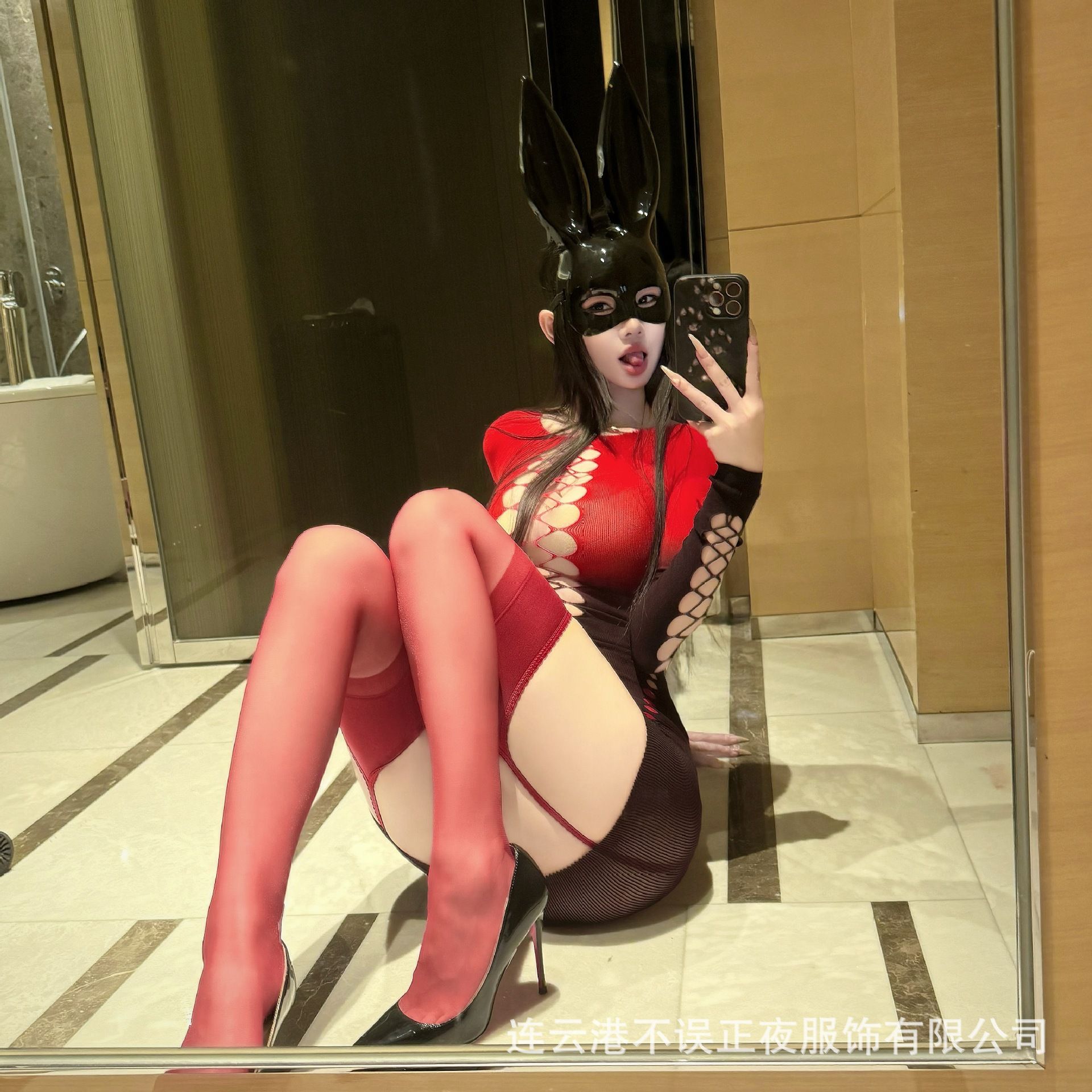 Don't miss out on the night fun lingerie, sexy online clothing, bag and skirt, pure desire hollow out uniform, tempting sleeping clothes set, qqny