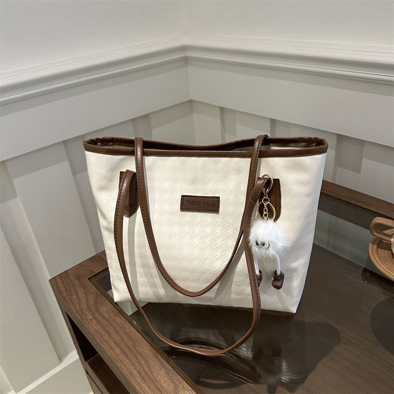 Tote bag for women 2025 new large capacity commuting bag, versatile spring and summer shoulder bag, fashionable college student class bag black Hairless ball