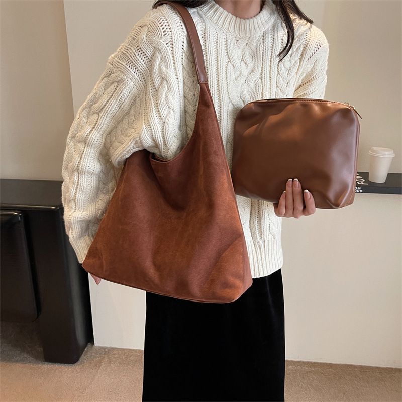 Retro casual commuting large capacity bag for women 2024 new autumn and winter suede tote bag, niche versatile shoulder bag black 36*13*31