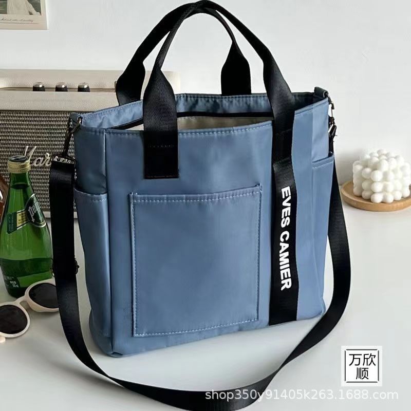 Original Design Waterproof and Stylish Tote Canvas Handheld Crossbody Bag Simple and Versatile One Shoulder Handheld Bento Meal Box Bag black AS PICTURE