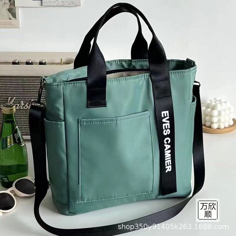 Original Design Waterproof and Stylish Tote Canvas Handheld Crossbody Bag Simple and Versatile One Shoulder Handheld Bento Meal Box Bag black AS PICTURE