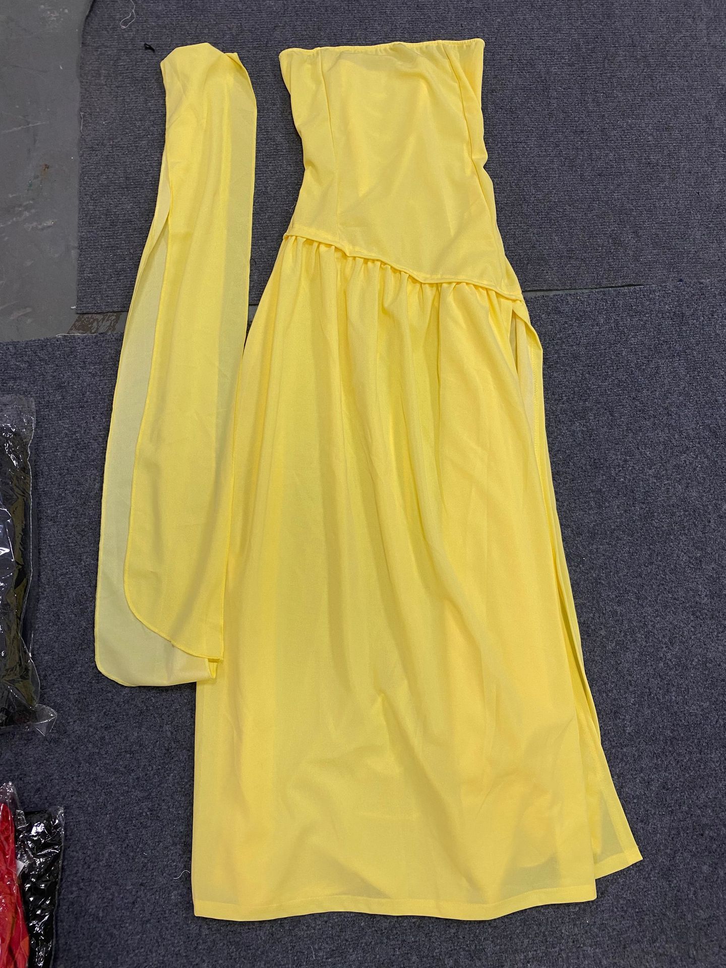 Cross border summer new European and American women's black and white contrasting scarf temperament sexy off shoulder split dress wholesale