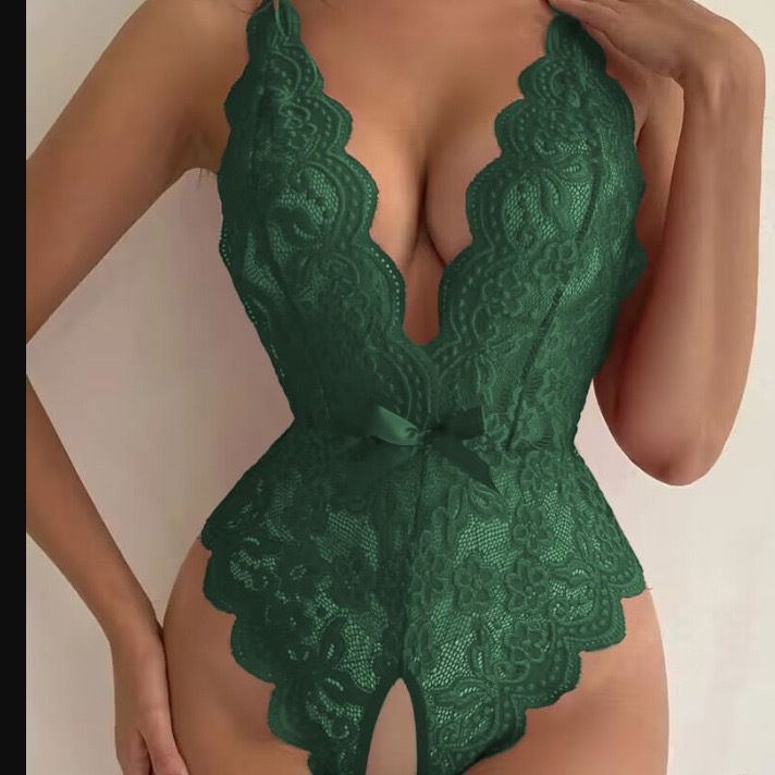 Wholesale of new styles of women's sexy backless lace cross-border trade lingerie for the European and American markets, including crotchless bodysuits with halter necks and ties. Black S