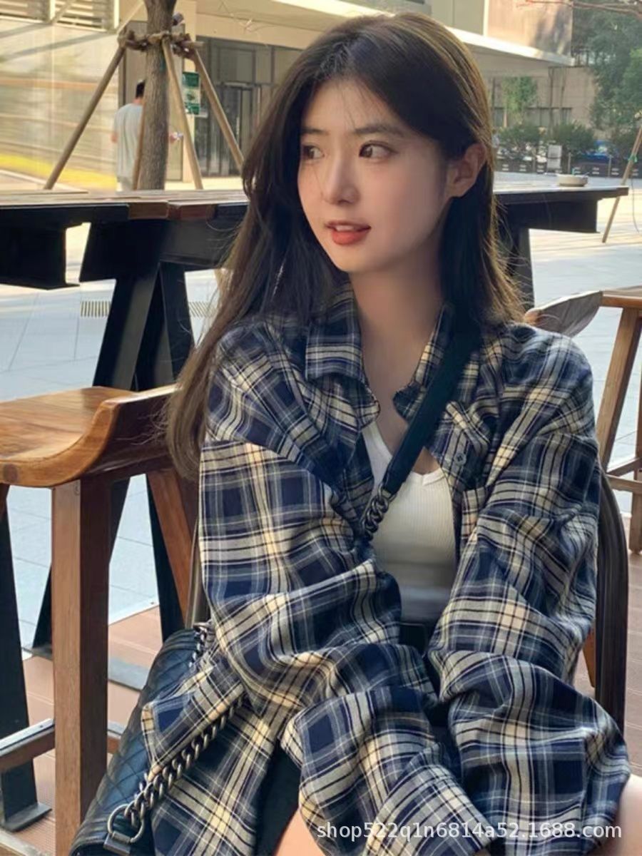 Checkered shirt for women in spring and autumn, thin, loose, lazy, retro autumn style, long sleeved shirt, small jacket, top wholesale navy blue S
