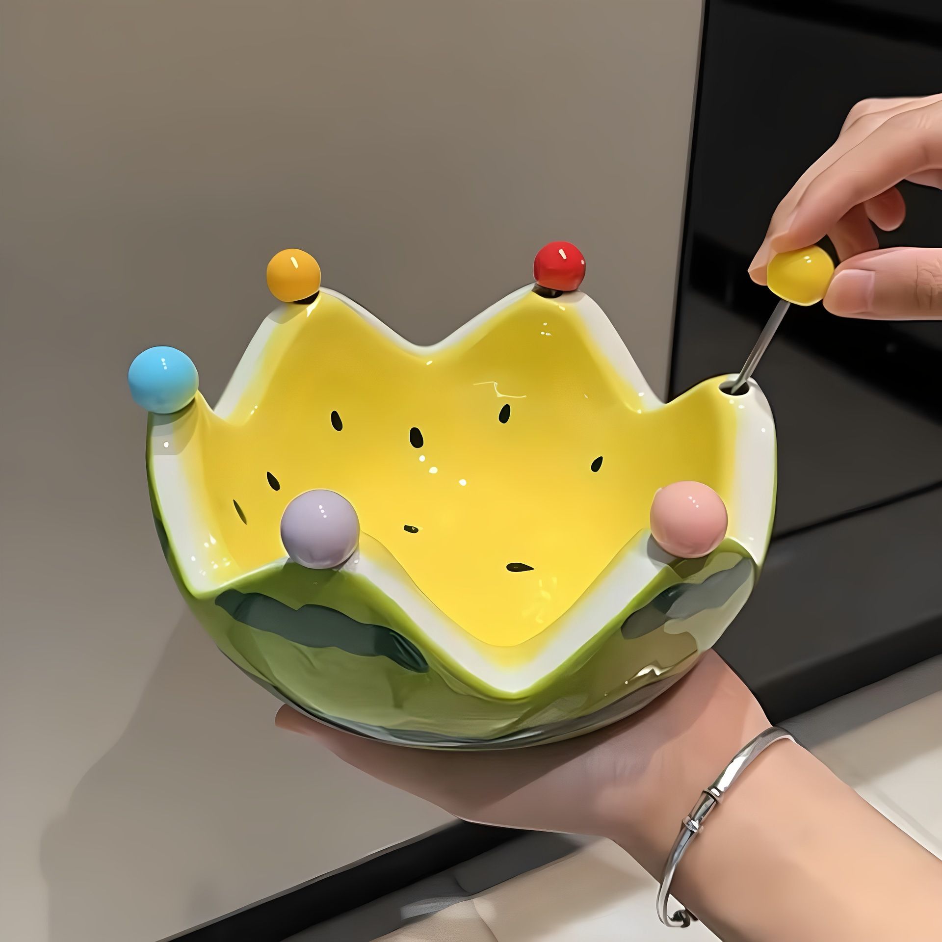 Watermelon fruit plate, creative ceramic fruit fork set, large capacity living room coffee table fruit bowl and plate, cute small decorations