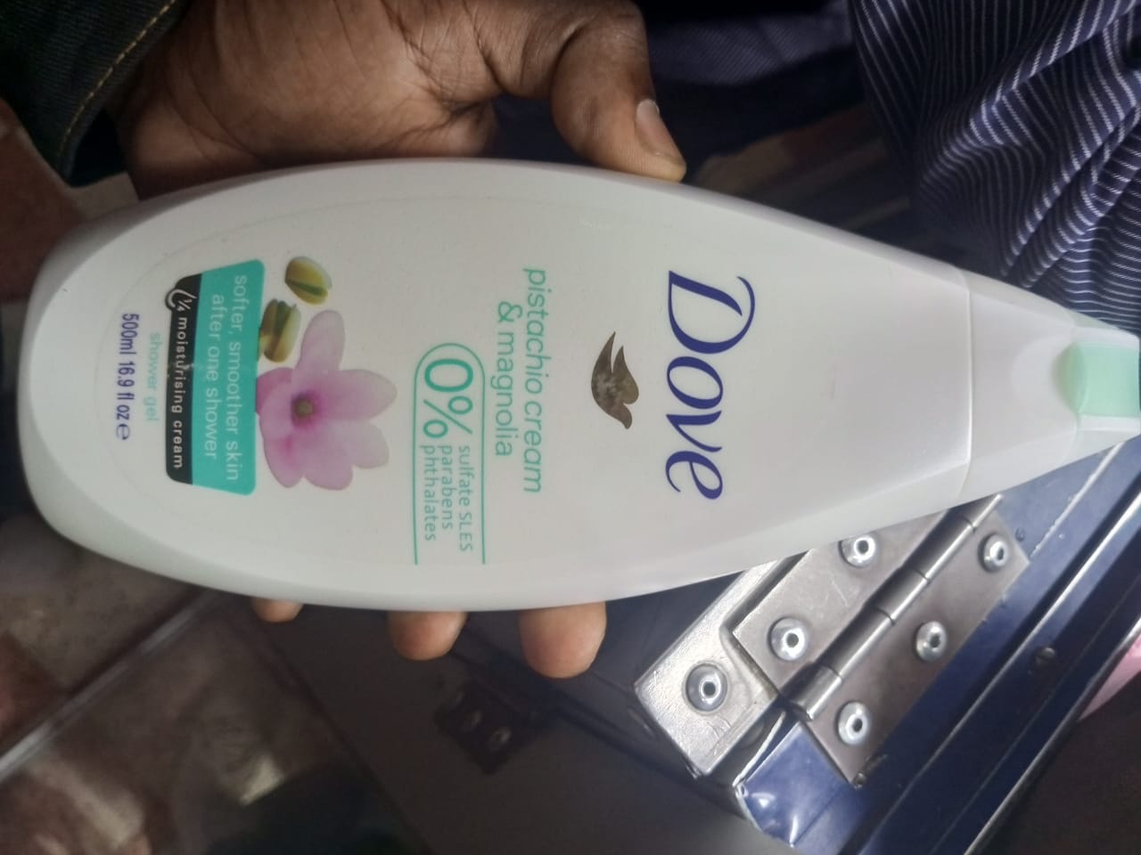 Dove Pistachio Cream & Magnolia Moisturizing Shower Gel for Soft Smooth Skin, Sulfate Free Body Wash 500ml