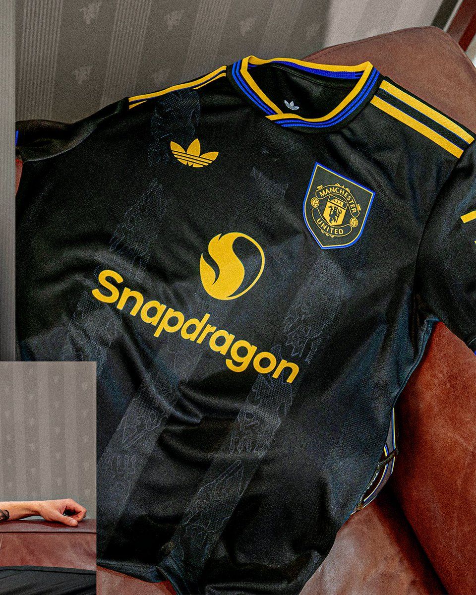 Manchester United 25/26 Third Black Jersey – Official Fan Edition | Red Devils Power | Play Bold, Wear Glory 🔥⚽