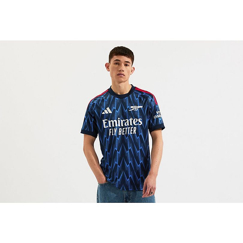Arsenal 25/26 dark blue third jersey. Lightweight, breathable, quick-dry material. Ideal for football, training, gym, and casual wear. Durable premium kit.