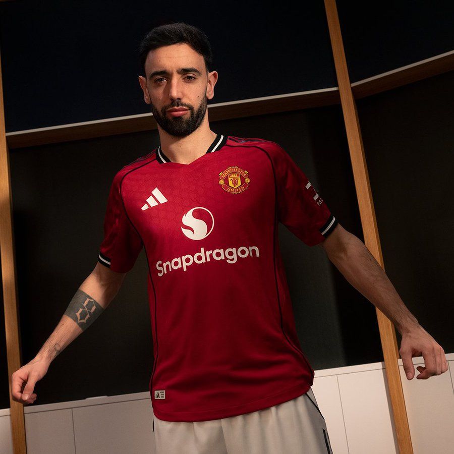 Manchester United 25/26 Home Jersey – Premium Red Football Kit for Fans, High-Quality Breathable Match Shirt